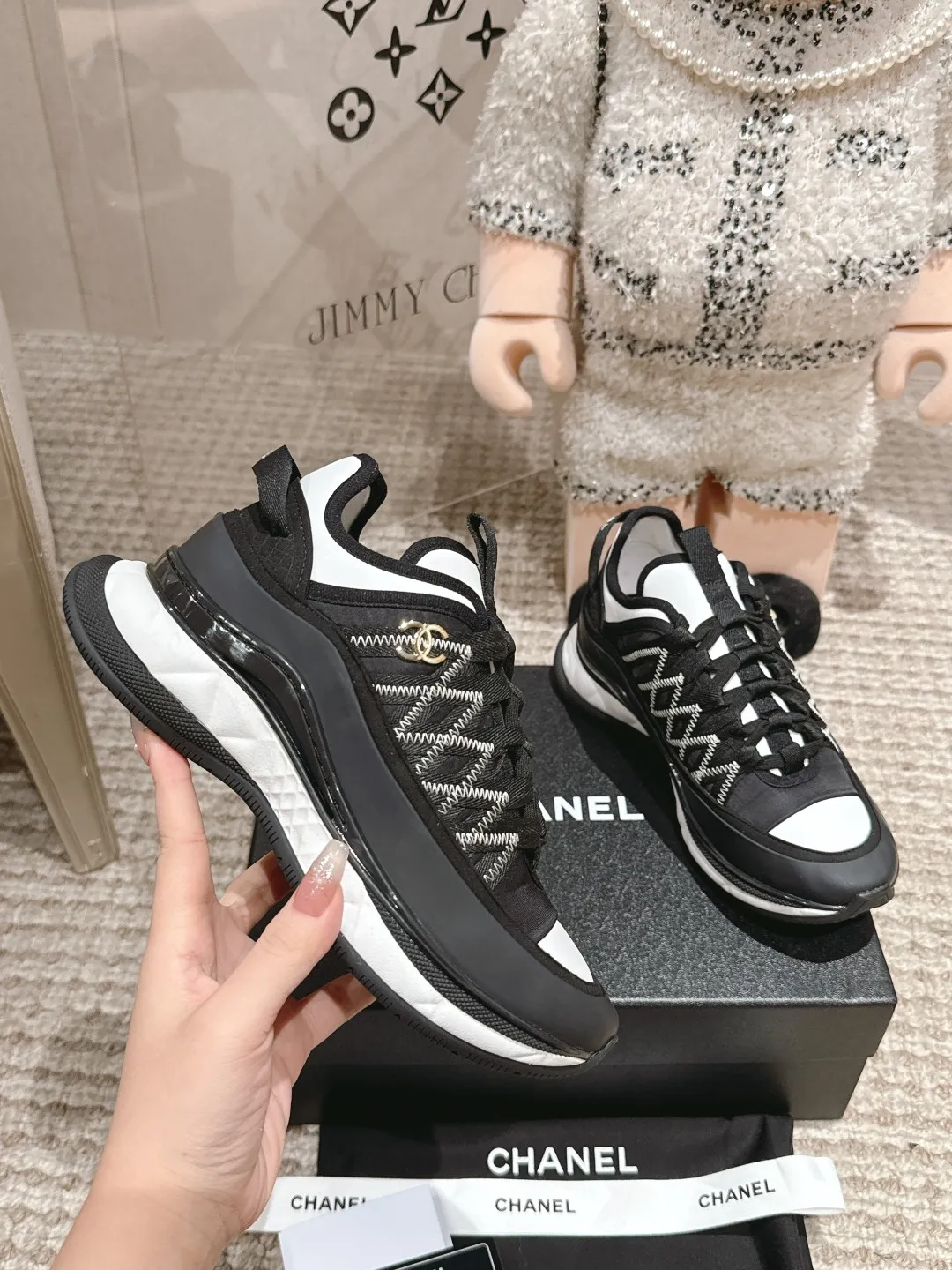 👟👟Ex-factory price 560👟👟Chanel Chanel dad shoes, casual sports shoes. This classic design; the upper is embroidered with various techniques; the outsole is fashionable and sporty; it is unusual to incorporate a variety of color matching elements... The diversified mix and match is very good-looking and versatile, casual, fashionable, sports, and outdoor can be taken into account... ꫛꫀꪝ Go➫ Material: ❶Upper is made of: Original imported first-layer silk cowhide + original waterproof cloth + original first-layer cowhide ❷Inner lining: original sheep lining ❸Outsole based on: original T👟👟Factory price U combination outsole Special counter boutique packaging complete set for women 35–41